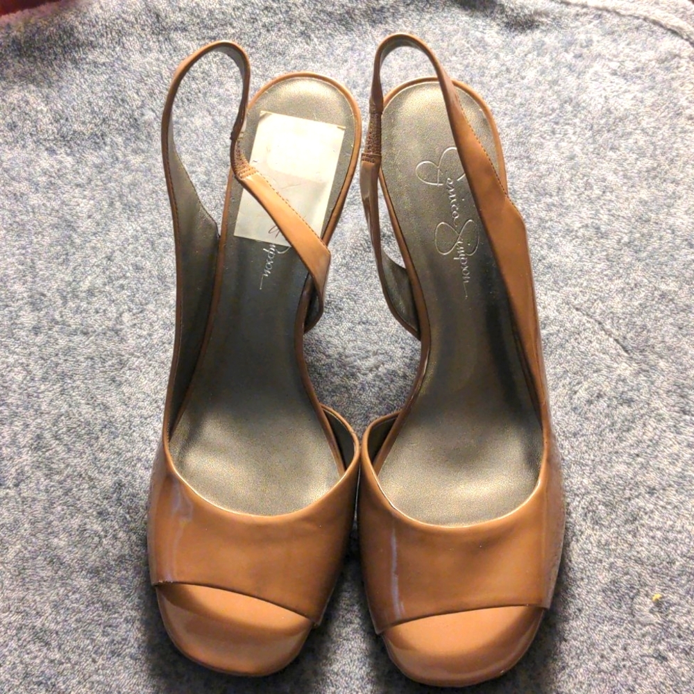 Size 9.5B Jessica Simpson Kreme Patten leather Open toe Slingback heels